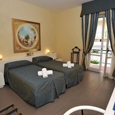 Hotel Posta Dependance Chianciano Terme Exterior foto